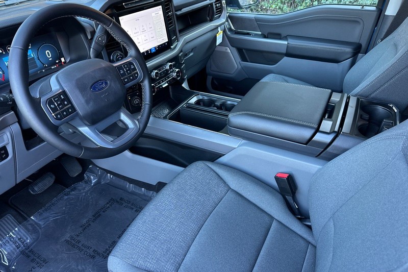 Ford F-150 Vehicle Full-screen Gallery Image 09