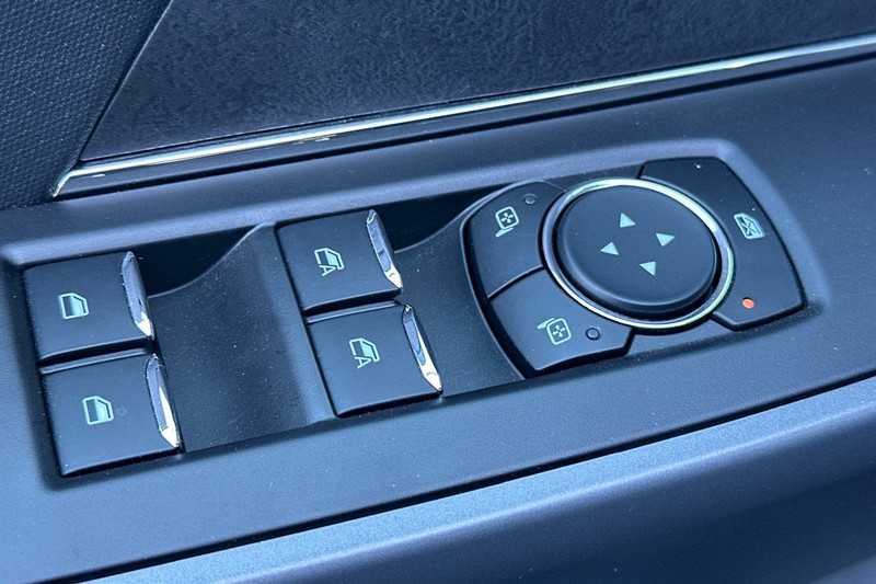 Ford F-150 Vehicle Full-screen Gallery Image 11