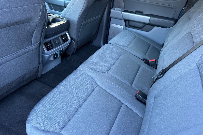 Ford F-150 Vehicle Full-screen Gallery Image 12