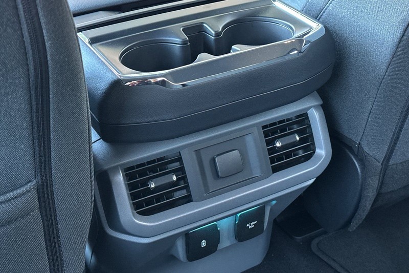 Ford F-150 Vehicle Full-screen Gallery Image 13