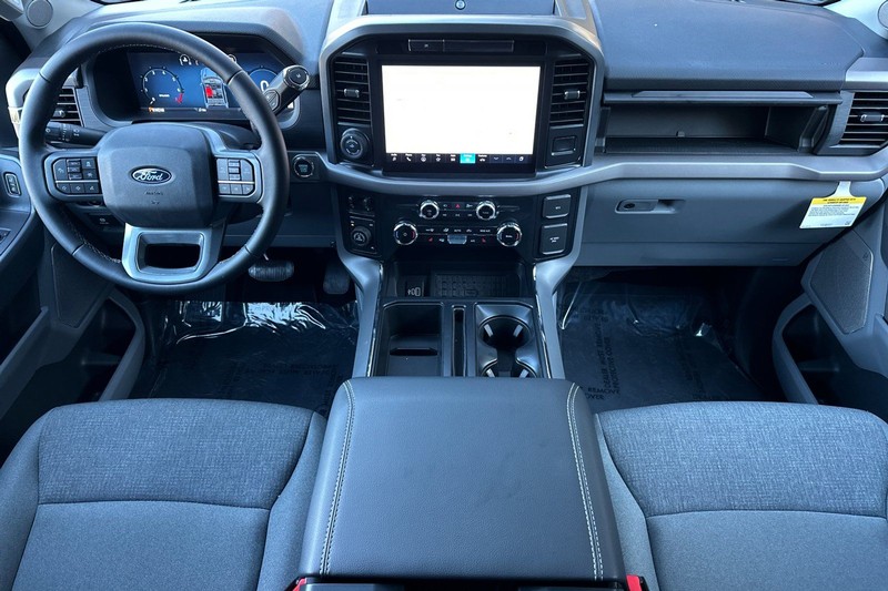 Ford F-150 Vehicle Full-screen Gallery Image 14