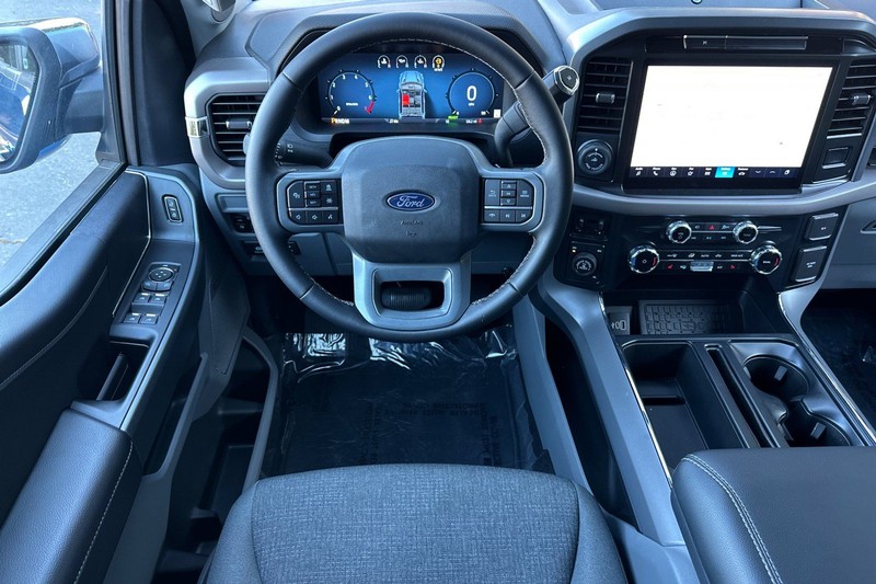 Ford F-150 Vehicle Full-screen Gallery Image 15