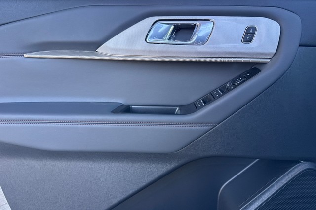 Ford Explorer Vehicle Full-screen Gallery Image 10