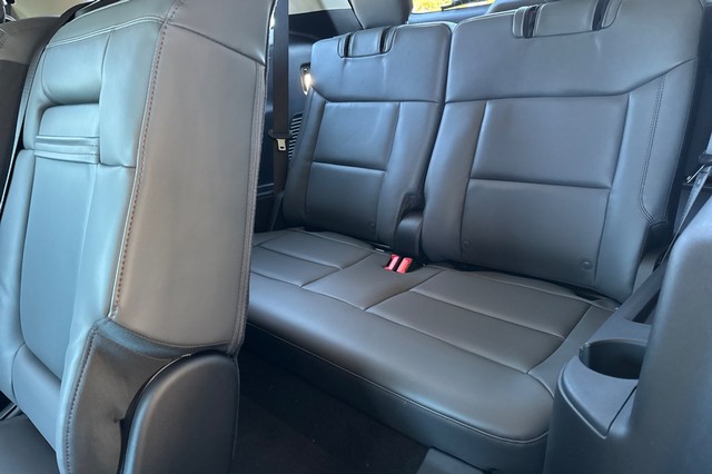 Ford Explorer Vehicle Full-screen Gallery Image 16