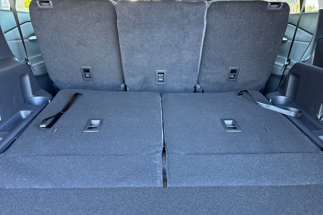 Ford Explorer Vehicle Full-screen Gallery Image 17