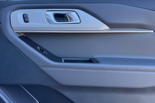 Ford Explorer Vehicle Full-screen Gallery Image 20