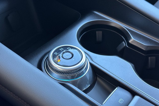 Ford Explorer Vehicle Full-screen Gallery Image 25