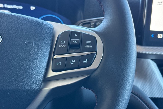 Ford Explorer Vehicle Full-screen Gallery Image 29