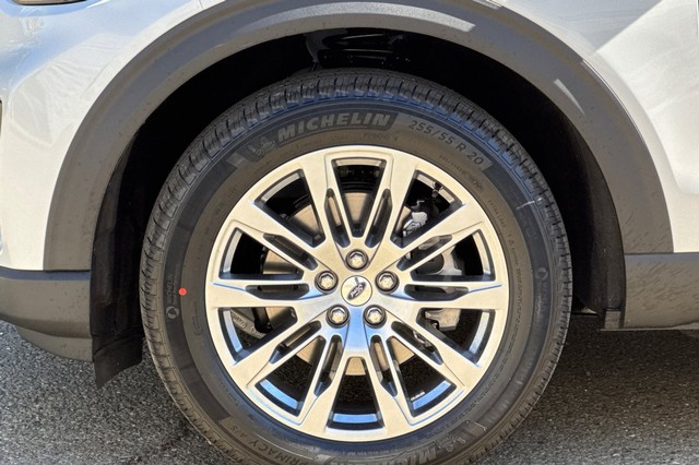 Ford Explorer Vehicle Full-screen Gallery Image 32