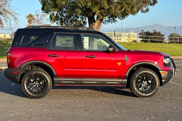 Ford Bronco Sport Vehicle Full-screen Gallery Image 02