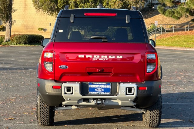 Ford Bronco Sport Vehicle Full-screen Gallery Image 04
