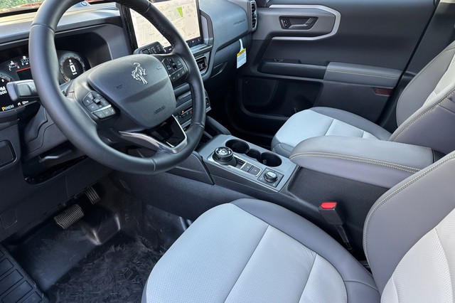 Ford Bronco Sport Vehicle Full-screen Gallery Image 09