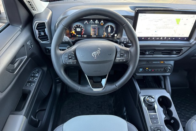 Ford Bronco Sport Vehicle Full-screen Gallery Image 15