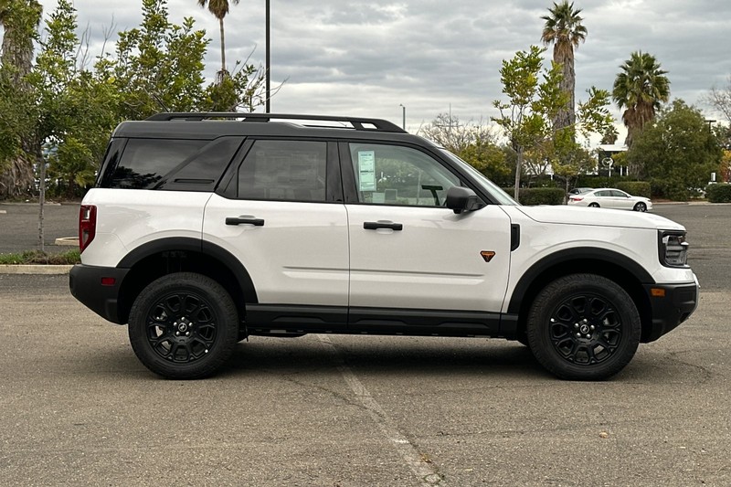 Ford Bronco Sport Vehicle Full-screen Gallery Image 02