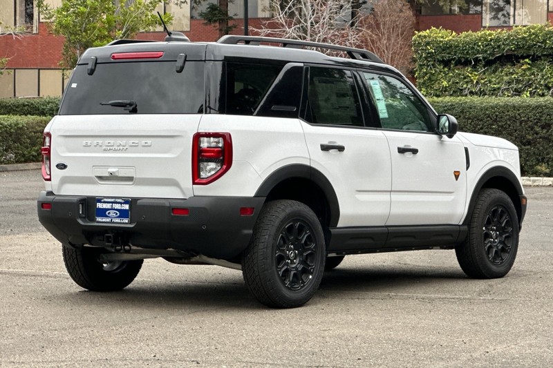 Ford Bronco Sport Vehicle Full-screen Gallery Image 03