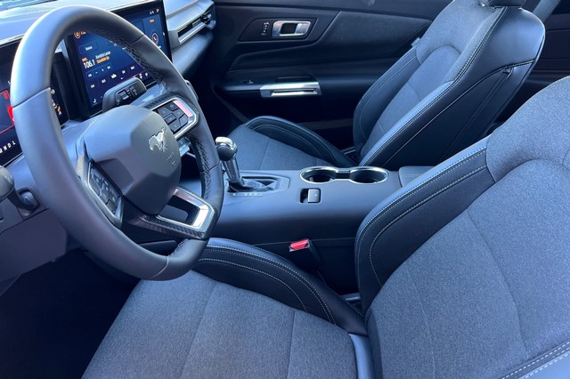 Ford Mustang Vehicle Full-screen Gallery Image 09