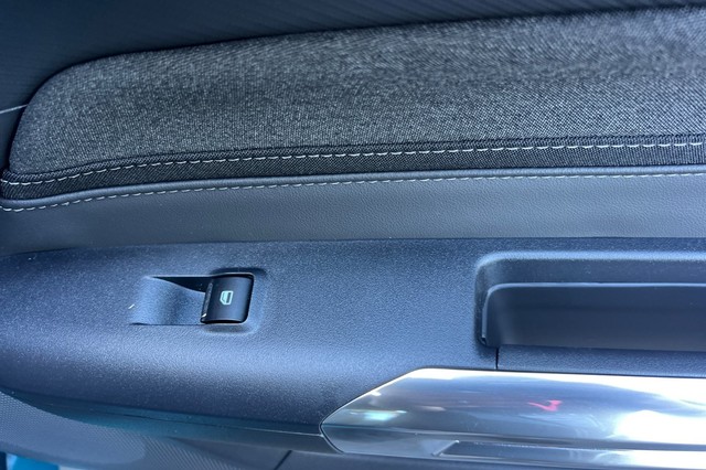 Ford Mustang Vehicle Full-screen Gallery Image 17