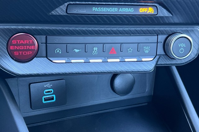 Ford Mustang Vehicle Full-screen Gallery Image 20