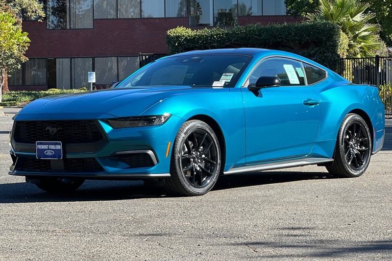 Ford Mustang Vehicle Full-screen Gallery Image 07