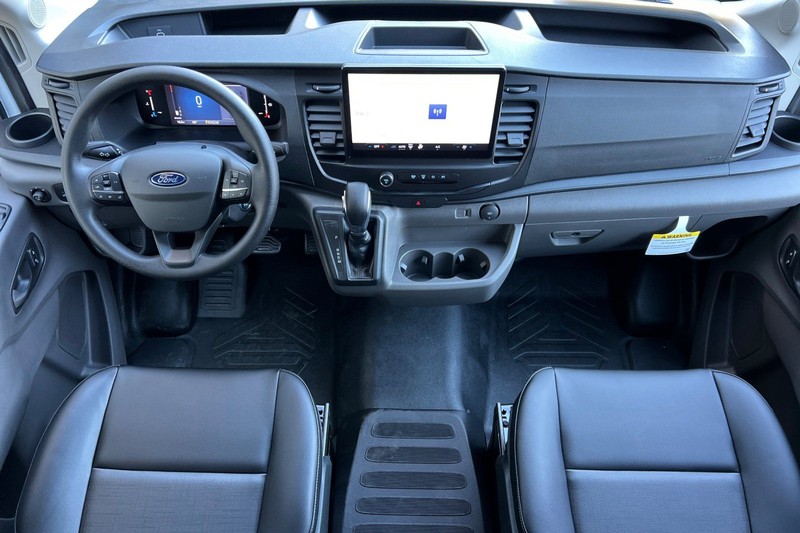 Ford Transit-250 Vehicle Full-screen Gallery Image 12