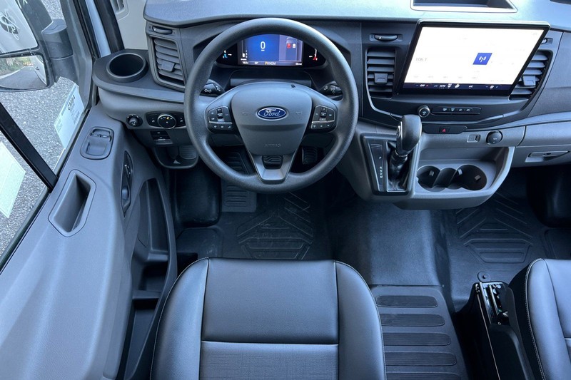 Ford Transit-250 Vehicle Full-screen Gallery Image 13