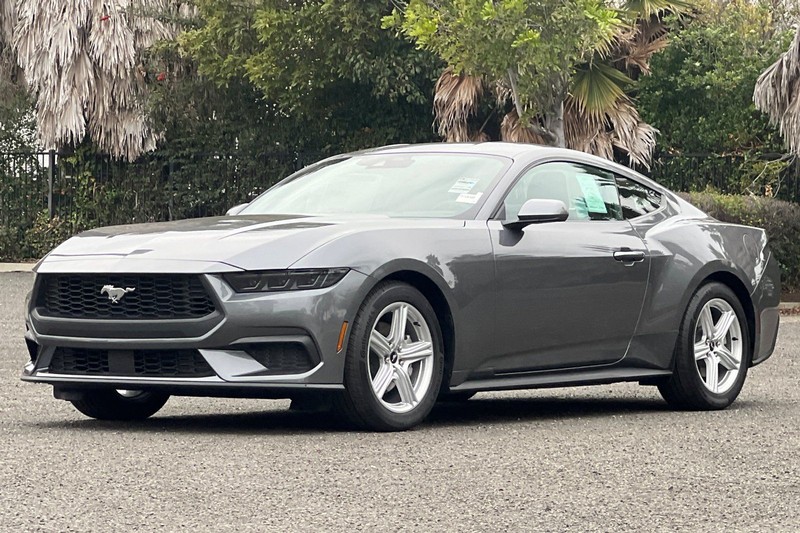 Ford Mustang Vehicle Full-screen Gallery Image 07