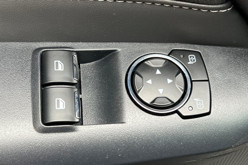 Ford Mustang Vehicle Full-screen Gallery Image 11