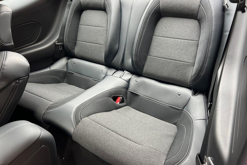 Ford Mustang Vehicle Full-screen Gallery Image 12