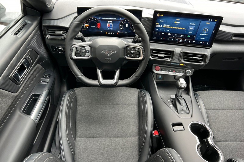 Ford Mustang Vehicle Full-screen Gallery Image 14