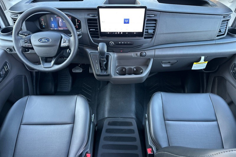 Ford Transit-250 Vehicle Full-screen Gallery Image 13