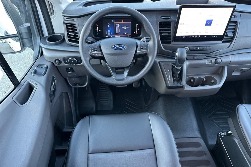 Ford Transit-250 Vehicle Full-screen Gallery Image 14