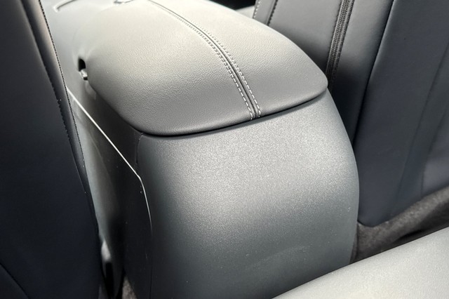 Ford Mustang Vehicle Full-screen Gallery Image 13