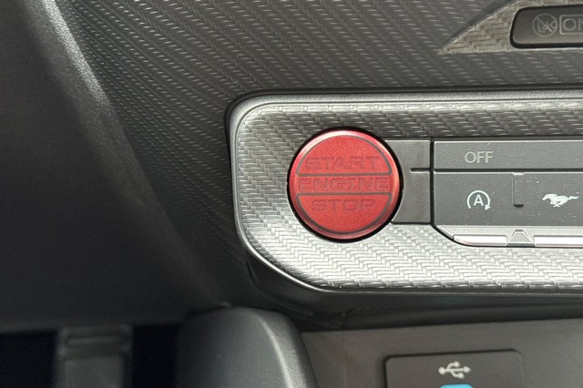 Ford Mustang Vehicle Full-screen Gallery Image 23