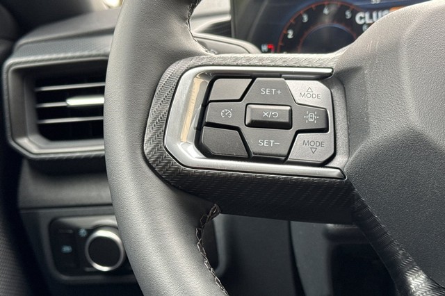 Ford Mustang Vehicle Full-screen Gallery Image 25