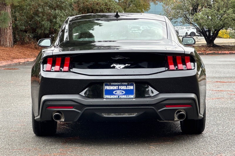 Ford Mustang Vehicle Full-screen Gallery Image 04