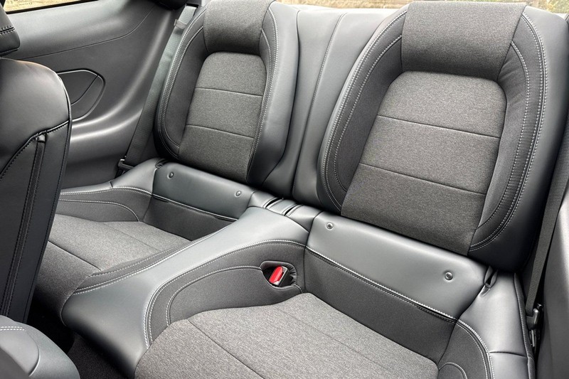 Ford Mustang Vehicle Full-screen Gallery Image 12