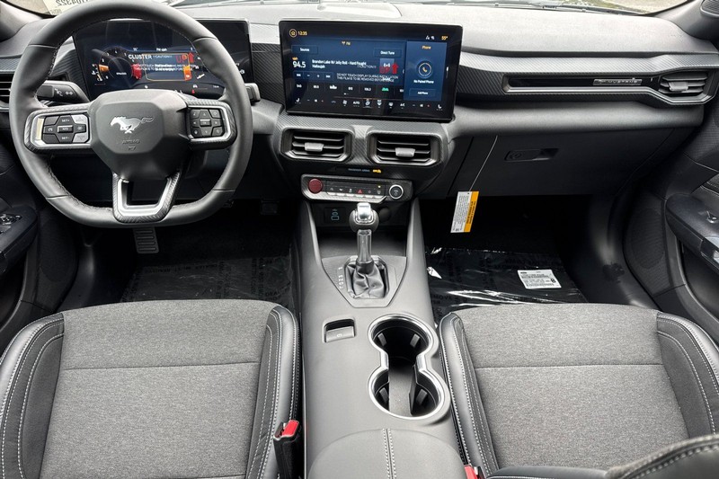 Ford Mustang Vehicle Full-screen Gallery Image 14