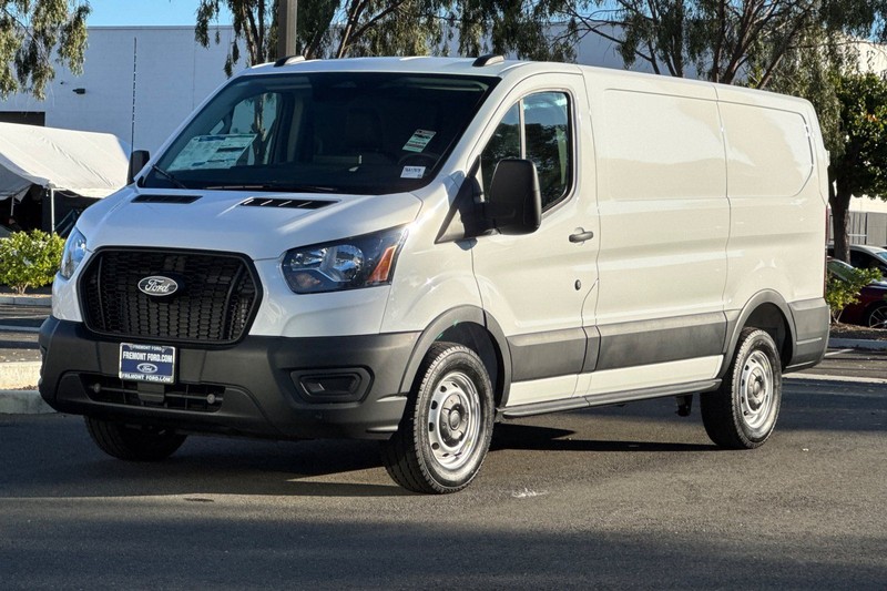 Ford Transit-150 Vehicle Full-screen Gallery Image 07