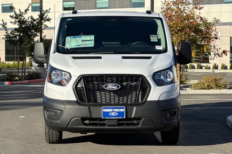 Ford Transit-150 Vehicle Full-screen Gallery Image 08