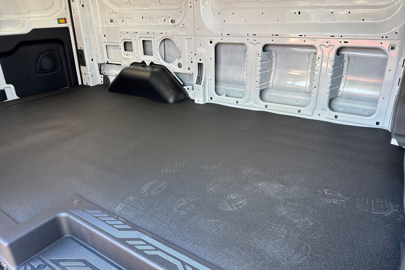 Ford Transit-150 Vehicle Full-screen Gallery Image 12