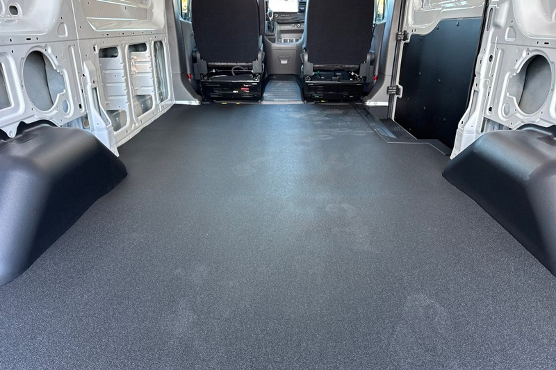 Ford Transit-150 Vehicle Full-screen Gallery Image 15