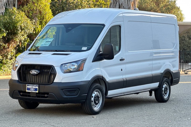 Ford Transit-250 Vehicle Full-screen Gallery Image 07