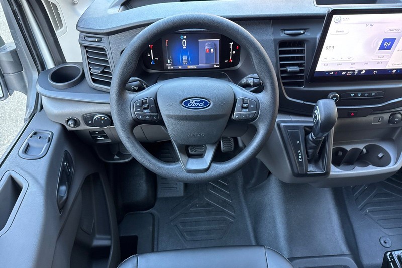 Ford Transit-250 Vehicle Full-screen Gallery Image 14