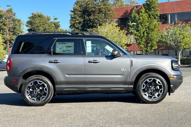 Ford Bronco Sport Vehicle Full-screen Gallery Image 02