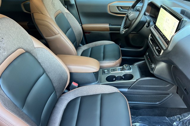 Ford Bronco Sport Vehicle Full-screen Gallery Image 17