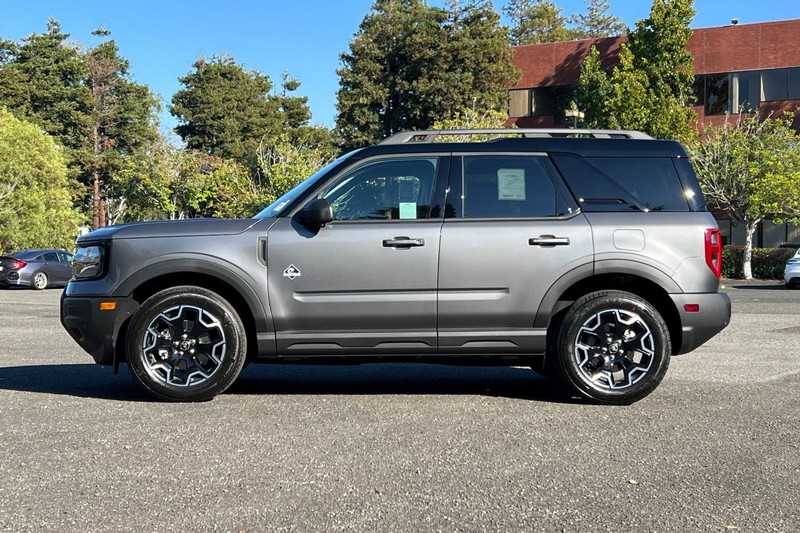 Ford Bronco Sport Vehicle Full-screen Gallery Image 06