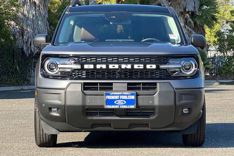 Ford Bronco Sport Vehicle Full-screen Gallery Image 08