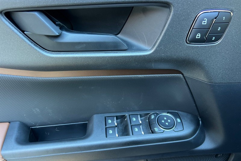 Ford Bronco Sport Vehicle Full-screen Gallery Image 10