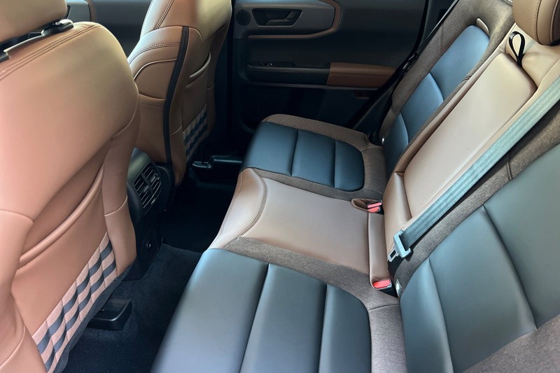 Ford Bronco Sport Vehicle Full-screen Gallery Image 12