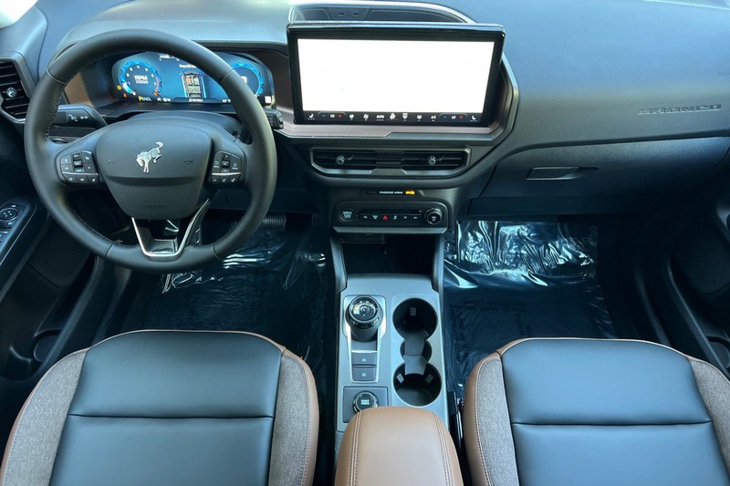 Ford Bronco Sport Vehicle Full-screen Gallery Image 14